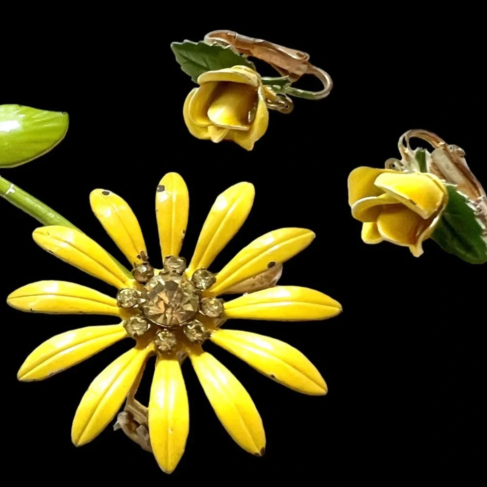 Vintage Flower Brooch Ear Clip Set Yellow Daisy Floral Earrings Pin Enamel Metal